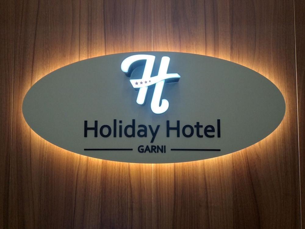 بودغوريتْسا Hotel Holiday المظهر الخارجي الصورة